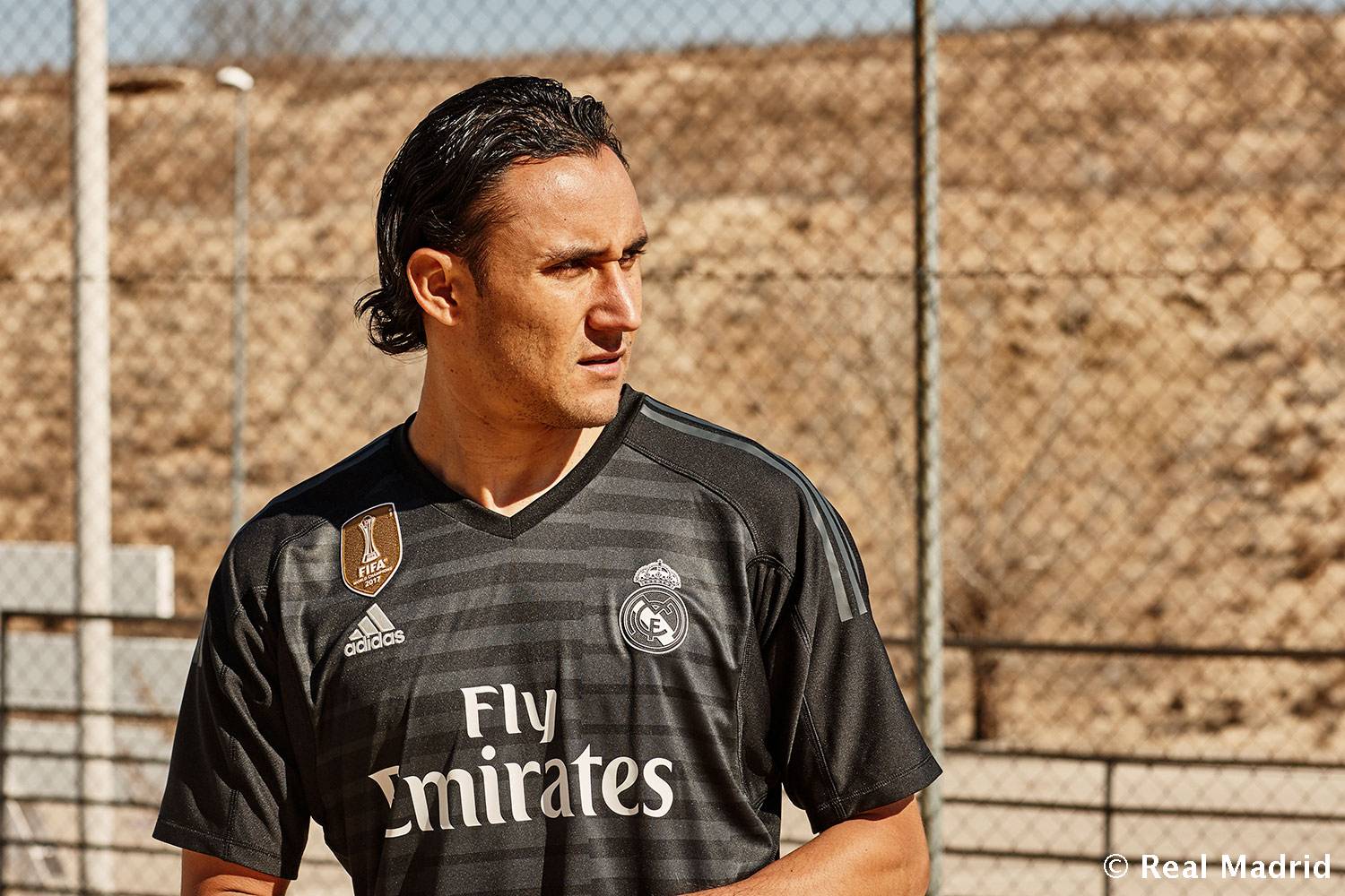 Real madrid goalkeeper online kit 2019